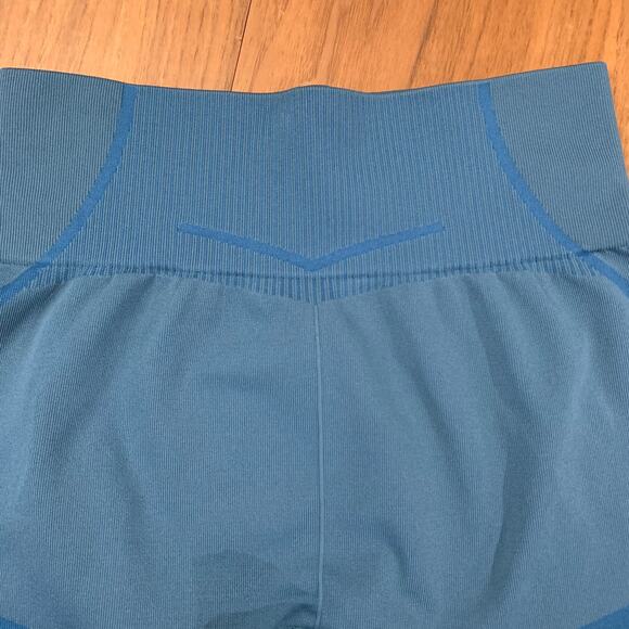 Gymshark Leggings XS Geo Capri Teal EUC - Picture 4 of 11